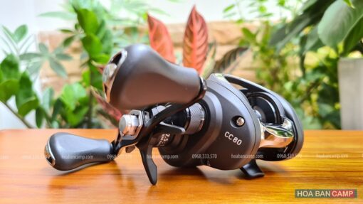 Máy Câu Ngang Daiwa CC80HS Tay Phải